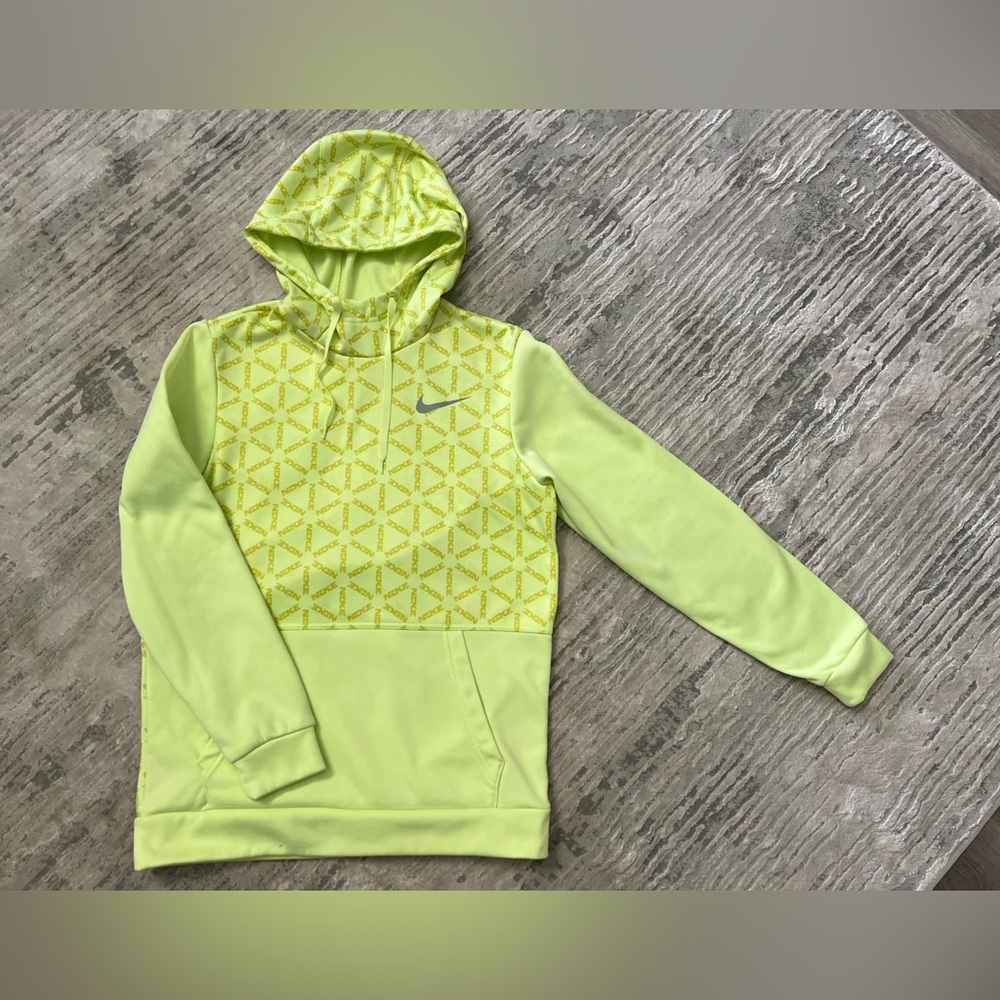 Nike Men's Therma Fit Yellow All Over Print Fleece Hoodie.  Size Small